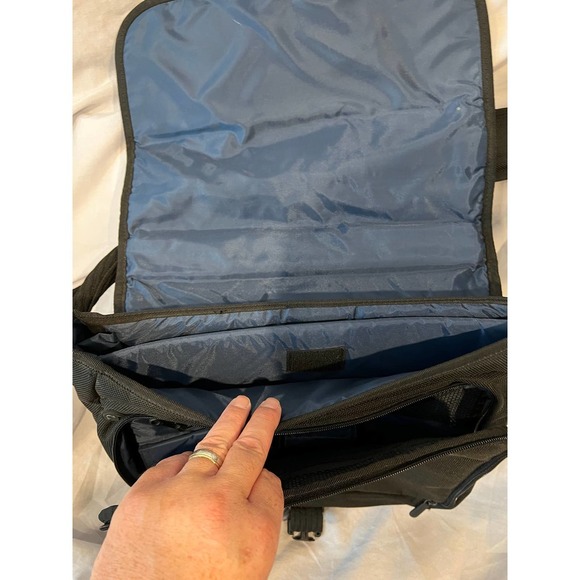 Targus Laptop Briefcase w Shoulder Strap - Picture 4 of 5